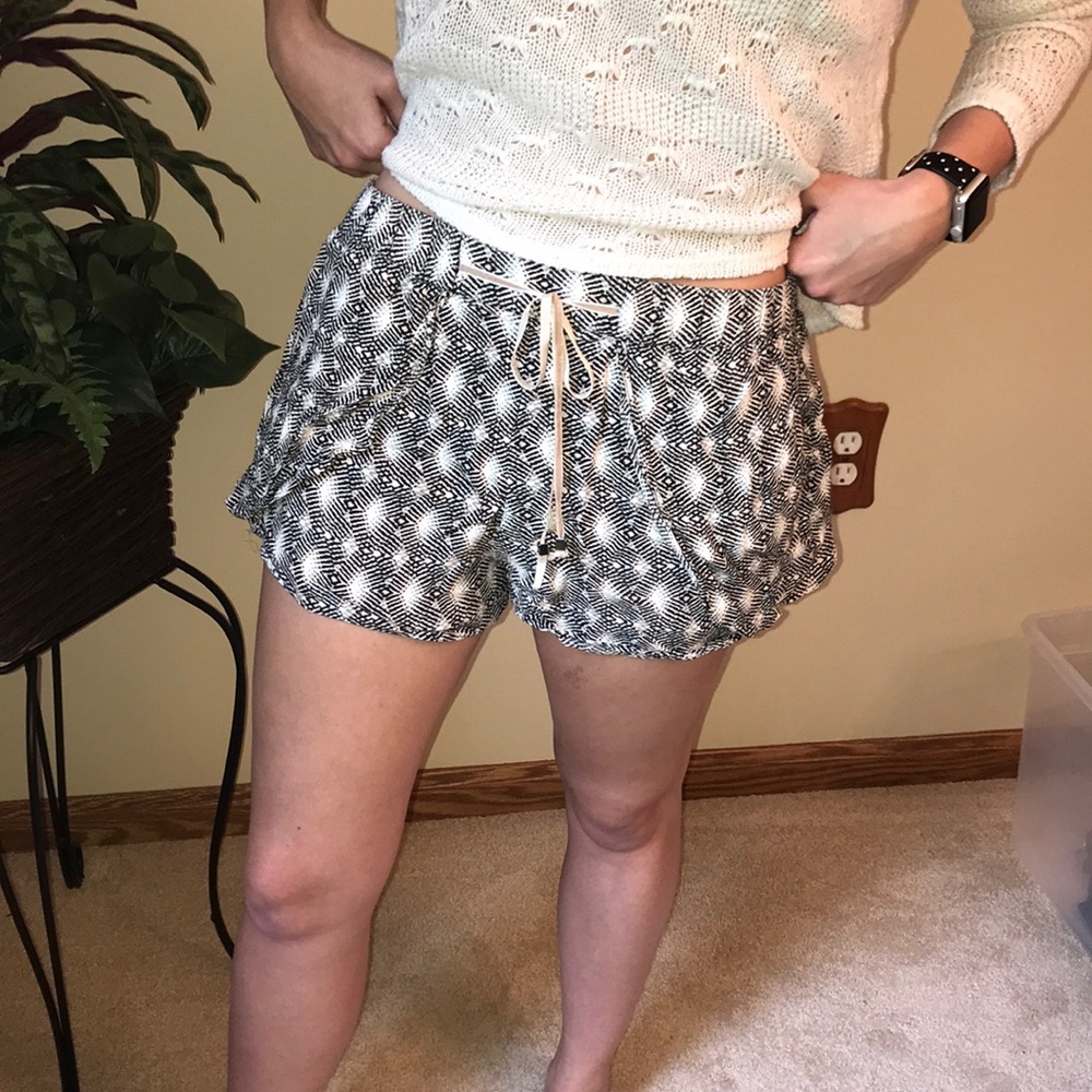 Forever 21 patterned shorts - Picture 1 of 6
